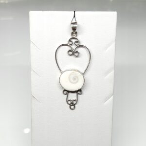 Srebrny wisiorek z muszlą, srebro pr. 0,925