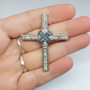 Srebrny wisiorek krzyż krzyżyk z cyrkoniami, srebro pr. 0,925