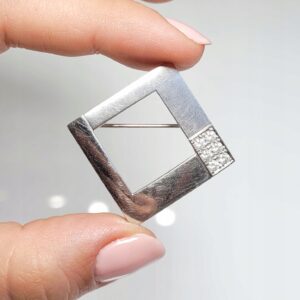 Srebrna broszka geometryczna, srebro pr. 0,925 kwadrat cyrkonie