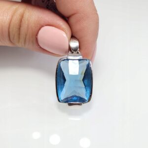 Srebrny wisiorek, srebro 0,925 niebieski kamień