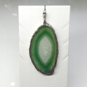 Wisiorek, zielony kamień w srebrnej oprawie, srebro 0,800 agat