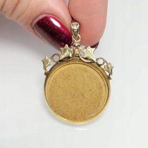 Złoty wisiorek sekretnik, złoto 0,375 , diamenty 0,008ct, dwustronny XIX w.