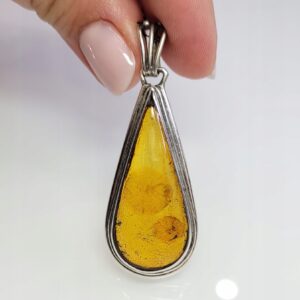 Srebrny wisiorek z bursztynem - srebro 0,835 kropla bursztyn