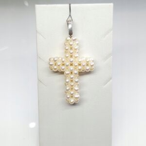 Wisiorek krzyż krzyżyk z pereł hodowanych, srebro 0,925 przypinka dopinana