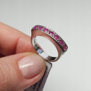 Srebrny pierścionek z rubinowymi kamieniami, srebro 0,925 r. 10