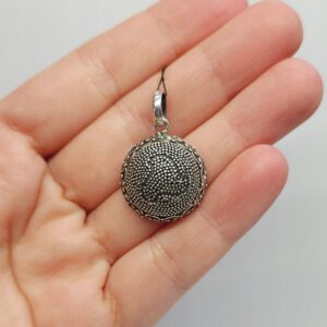 Srebrny wisiorek kopułka, srebro 0,925 orientalny boho, z kuleczkami