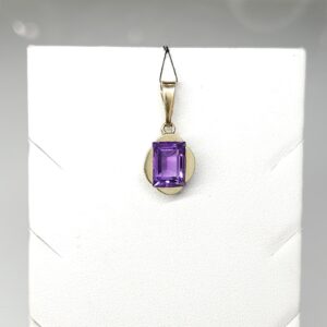 Złoty wisiorek z ametystem, złoto pr. 0,333 fioletowy kamień