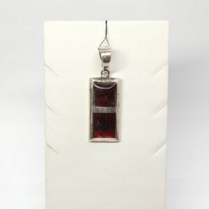 Srebrny prostokątny wisiorek z bursztynem, srebro pr. 0,925
