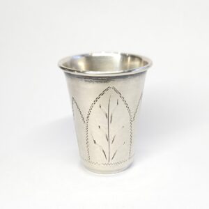 Srebrny kieliszek ręcznie grawerowany, srebro pr. 3