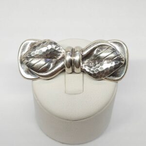 Srebrna broszka w formie kokardy, srebro pr. 0,835