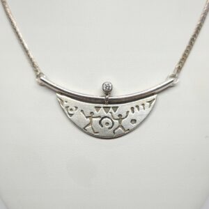 Srebrny naszyjnik z kamieniem naturalnym, srebro pr. 0,925 obw. 43,5cm