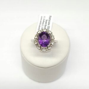 Złoty pierścionek z ametystem i leukoszafirami, złoto pr. 0,375 roz. 14