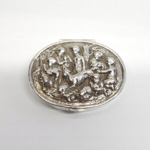 Srebrny pigularz, puzderko, pojemnik srebro pr. 0,800 scena rodzajowa