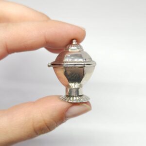 Srebrny pigularz, puzderko, przyprawnik, pojemnik srebro 0,800 na nóżce II