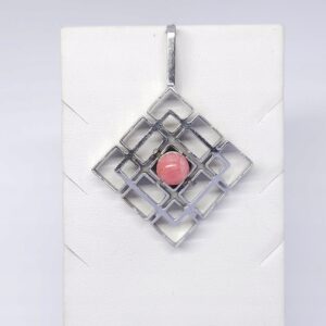 Srebrny wisiorek z rodochrozytem, srebro pr. 0,800 ażurowy geometryczny