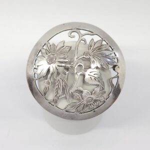 Srebrna broszka z ażurowymi kwiatami, srebro pr. 0,900 okrągła