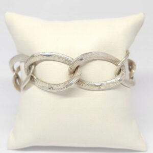 e818447e1e16b1a6b232653b352cf157